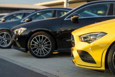 Gelber Mercedes-Benz für Autoankauf Offenbach Gelber Mercedes-Benz für Autoankauf Offenbach